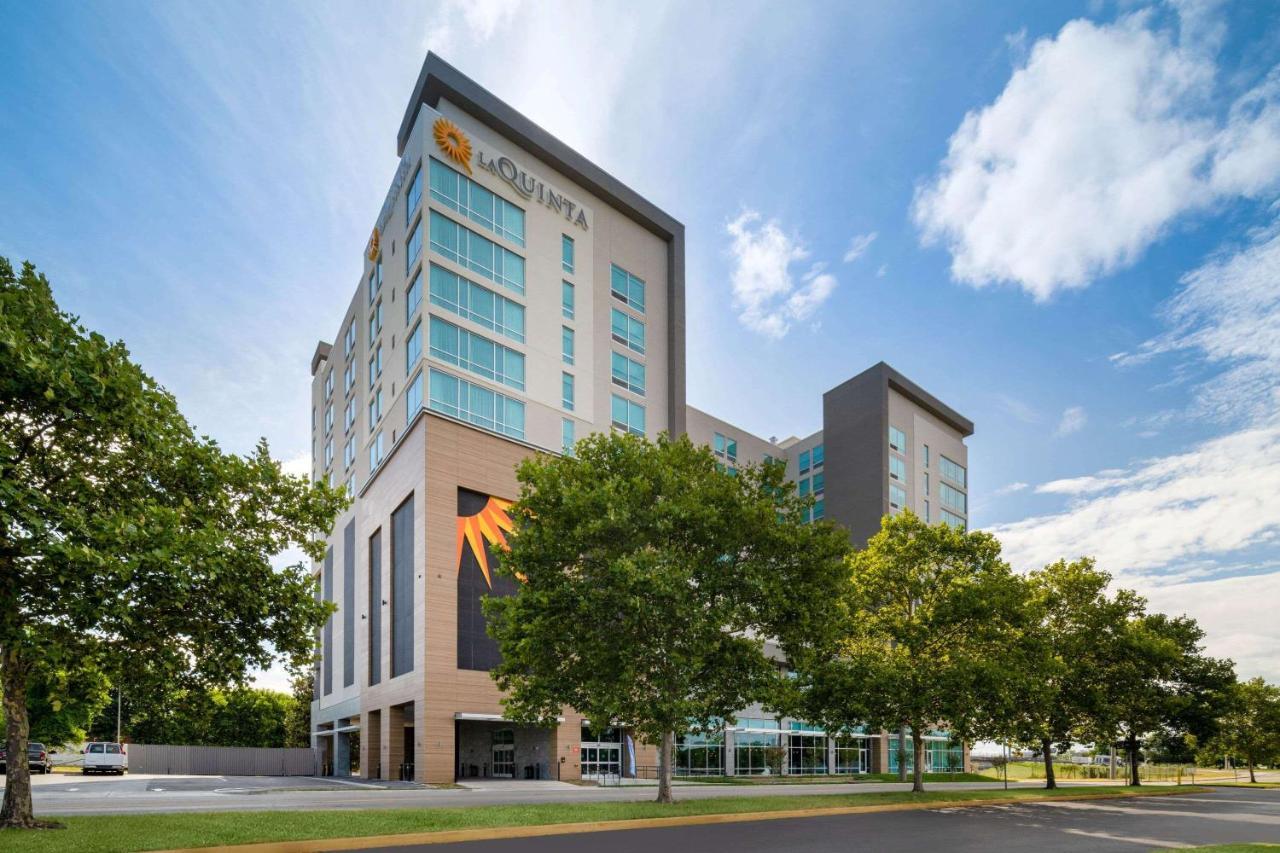 La Quinta Inn & Suites By Wyndham Nashville Downtown Stadium Экстерьер фото