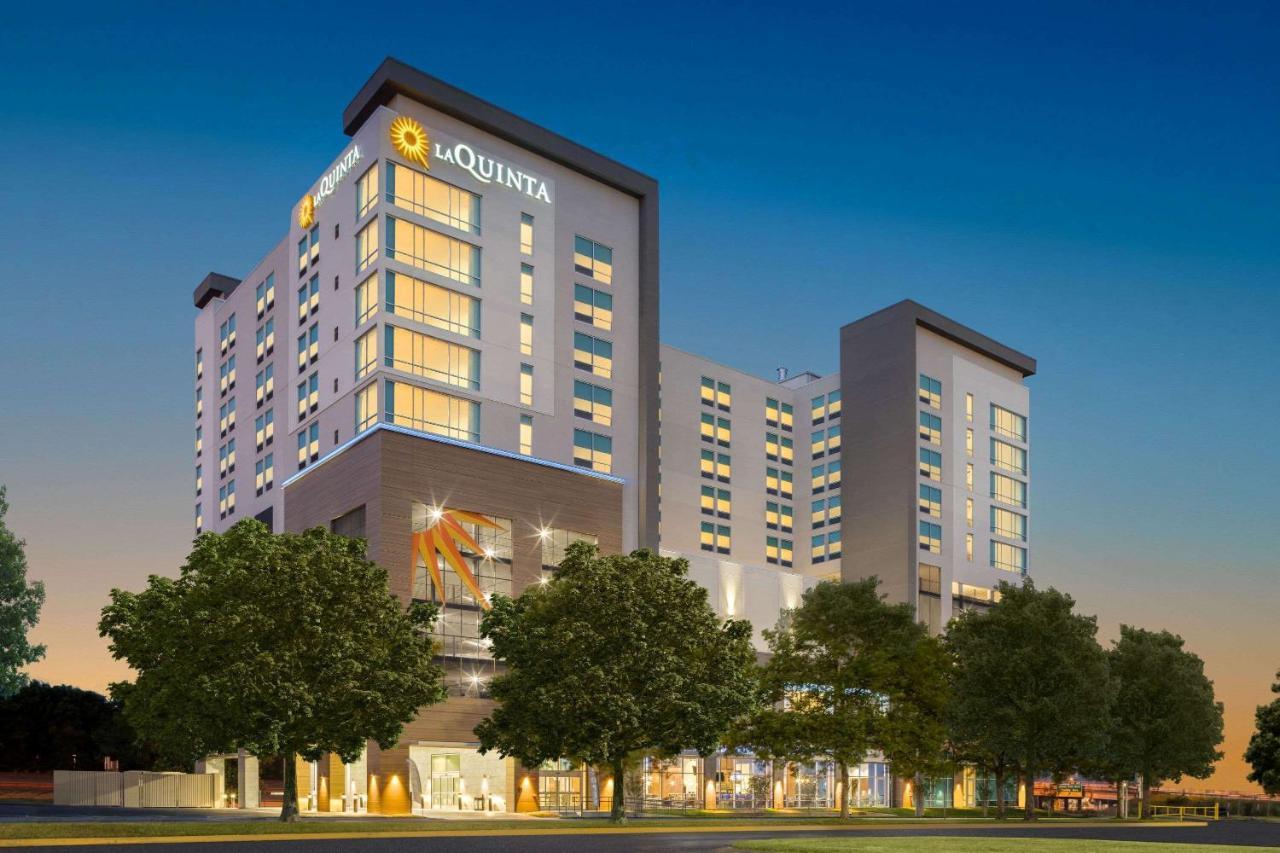 La Quinta Inn & Suites By Wyndham Nashville Downtown Stadium Экстерьер фото